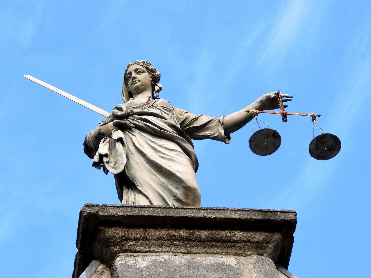 L’administrateur d’une société ou d’une ASBL peut-il se porter contrepartie de la personne morale qu’il administre ?